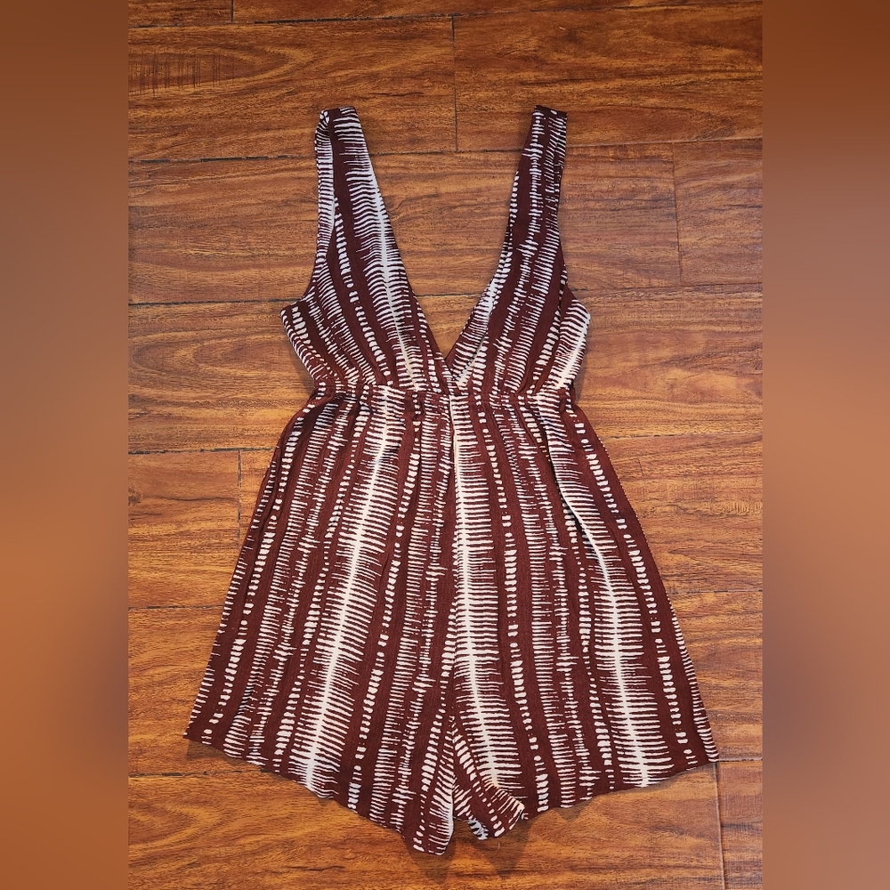 NWT Wild Fable Brown and White Backless Dress. Size Small